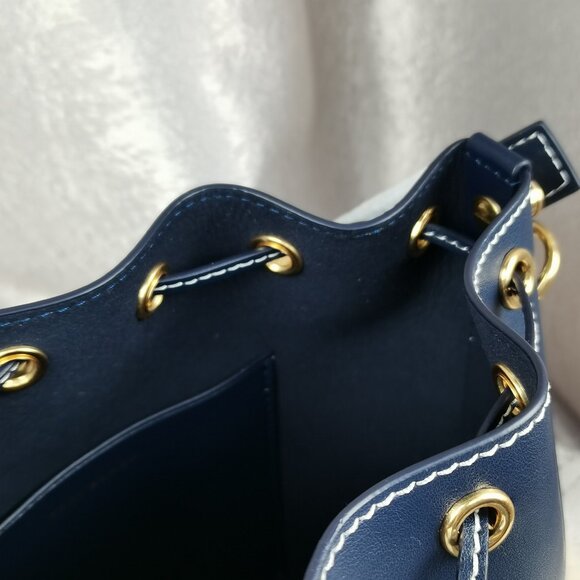 Brand new Tory Burch T Monogram Leather Bucket Bag In dark blue - Picture 11 of 16